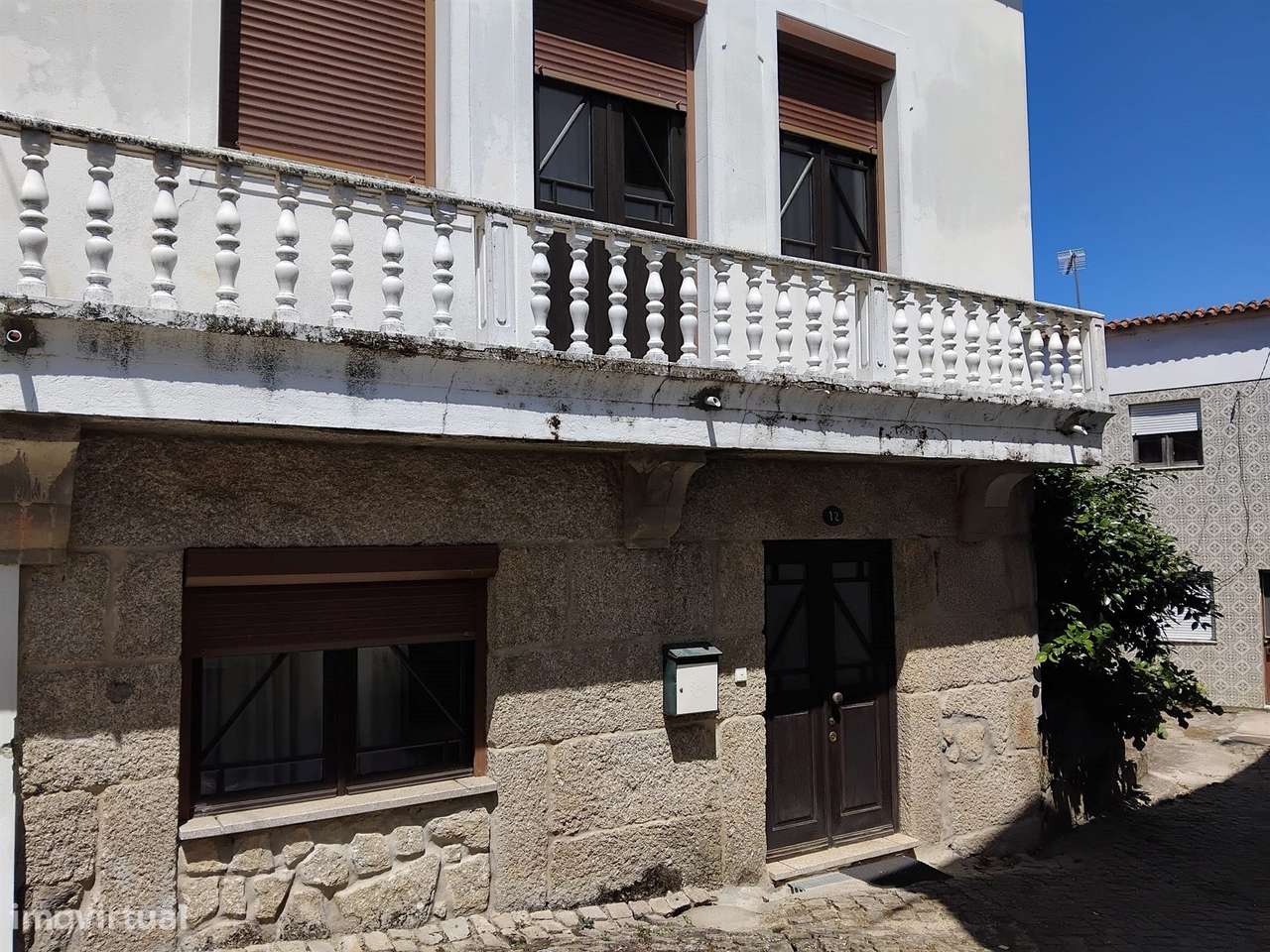Moradia de Grande Dimensão com Potencial Habitacional, Turístico e de-0
