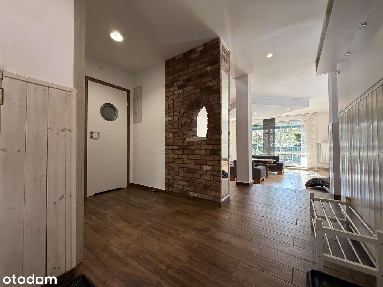 Dom z klimatem na wyjątkowo prywatnej działce z dużym osobnym garażem-8