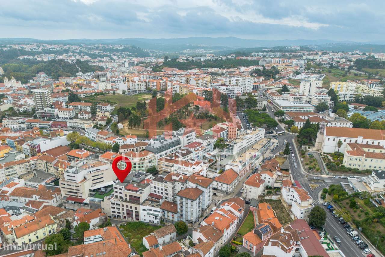 Armazém / Atividade Industrial / Área Total de 215m2 / Leiria - Grande imagem: 5/11