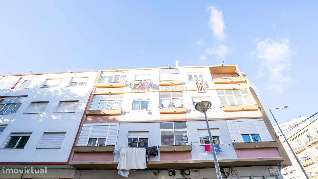 Apartamento T2 + 1* - Remodelado, em Queluz-38