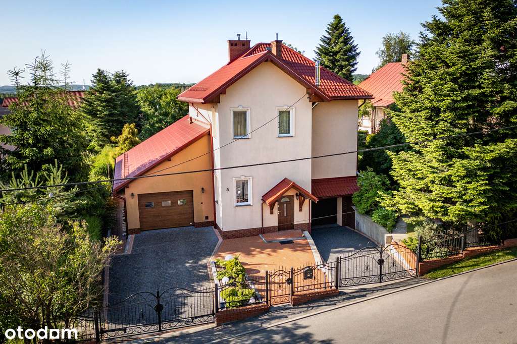 Dom z pięknym ogrodem w ścisłym centrum Brzozowa-1