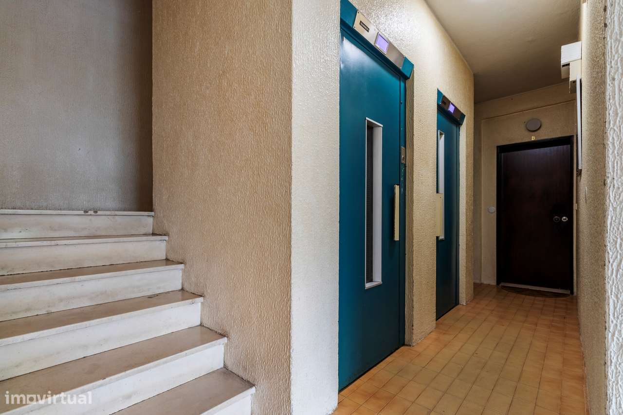Apartamento T2+1 com Vista Desafogada | Cacém-36