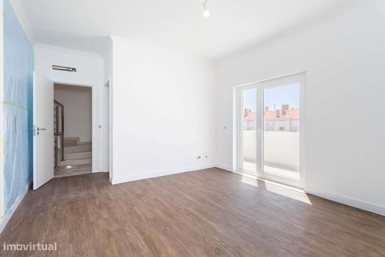 Moradia T3 em Construção com Garagem Dupla, Sótão e Terraço-47