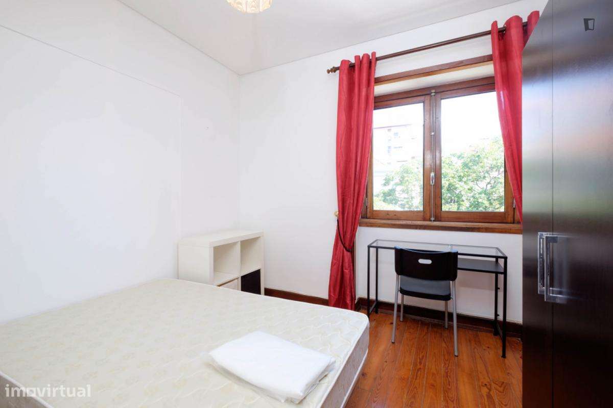 Quarto - localizado em Montes Claros Coimbra - Grande imagem: 5/10