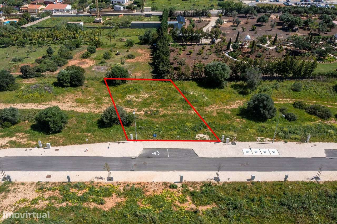 LOTE URBANO PARA VENDA NA PRAIA DA LUZ, MONTE LEMOS - Grande imagem: 2/5