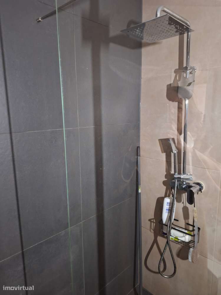 Moderno Apartamento c/ boa área , varanda e arrecadação-11