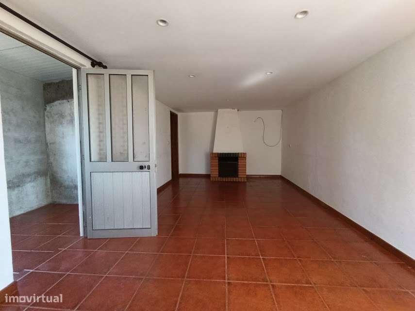 Moradia T4 p/remodelar, Póvoa, Figueira de Lorvão, a 20 km de Coimbra-18