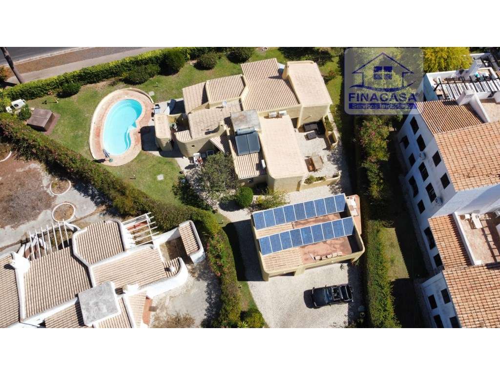 Moradia V3 toda térrea isolada com piscina,jardim e garagem - Vilam...-51