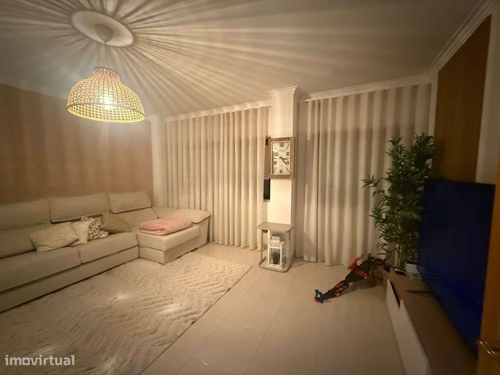 T2 com Garagem, Arrecadação e Elevador | Casal da Mira - Amadora - Grande imagem: 3/32