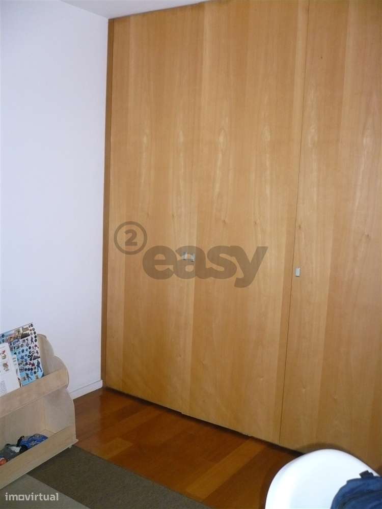 MORADIA EM BANDA T4 COM JARDIM-20