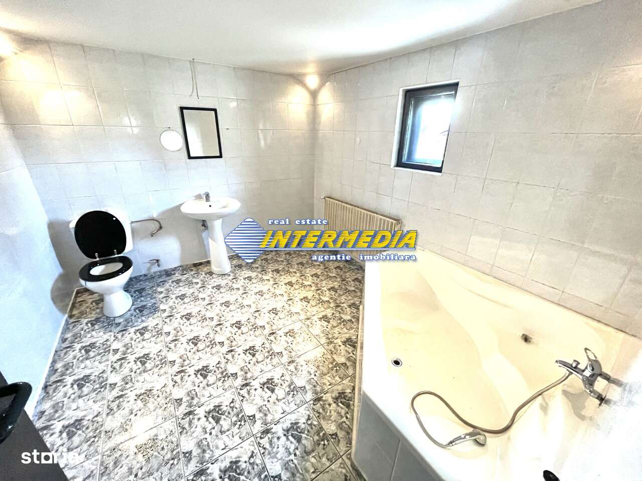 Casa pentru muncitori cu 4 camere de inchiriat zona Centru - Imagine principală: 5/9