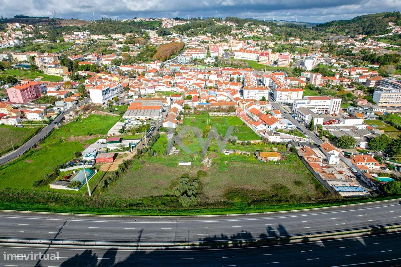 VENDA | Moradia para recuperação inserida em lote de terreno com 6223 - Grande imagem: 3/39