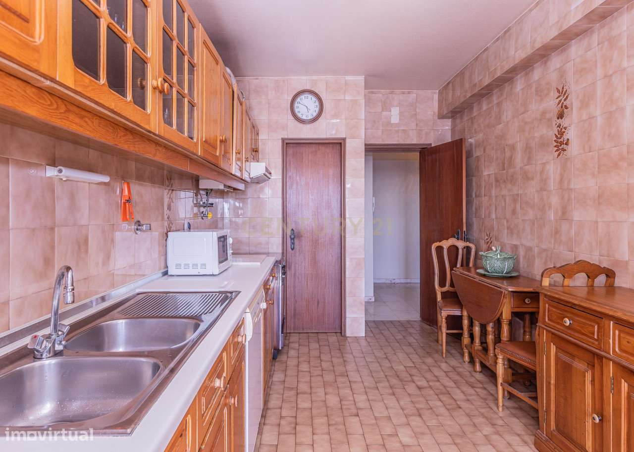 Venda/Cessão de Quinhão Hereditário composto por Apartamento T3 com Vi-5