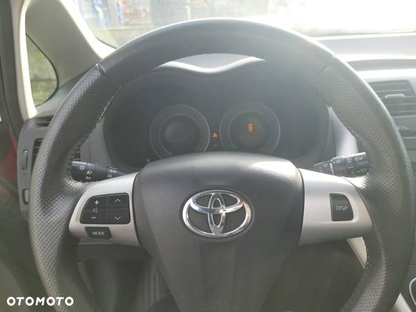 Toyota Auris 1.33 Dual-VVT-i - 18