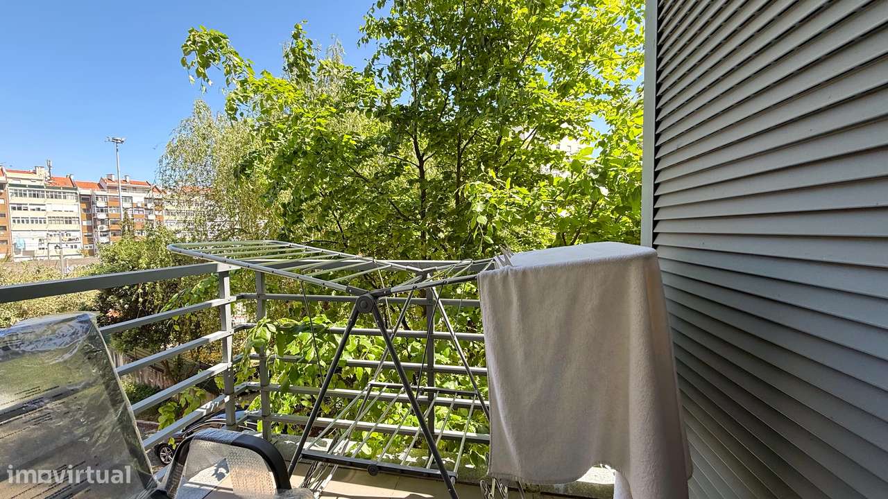 Apartamento T1 localizado no condomínio fechado, parqueamento, piscina-11