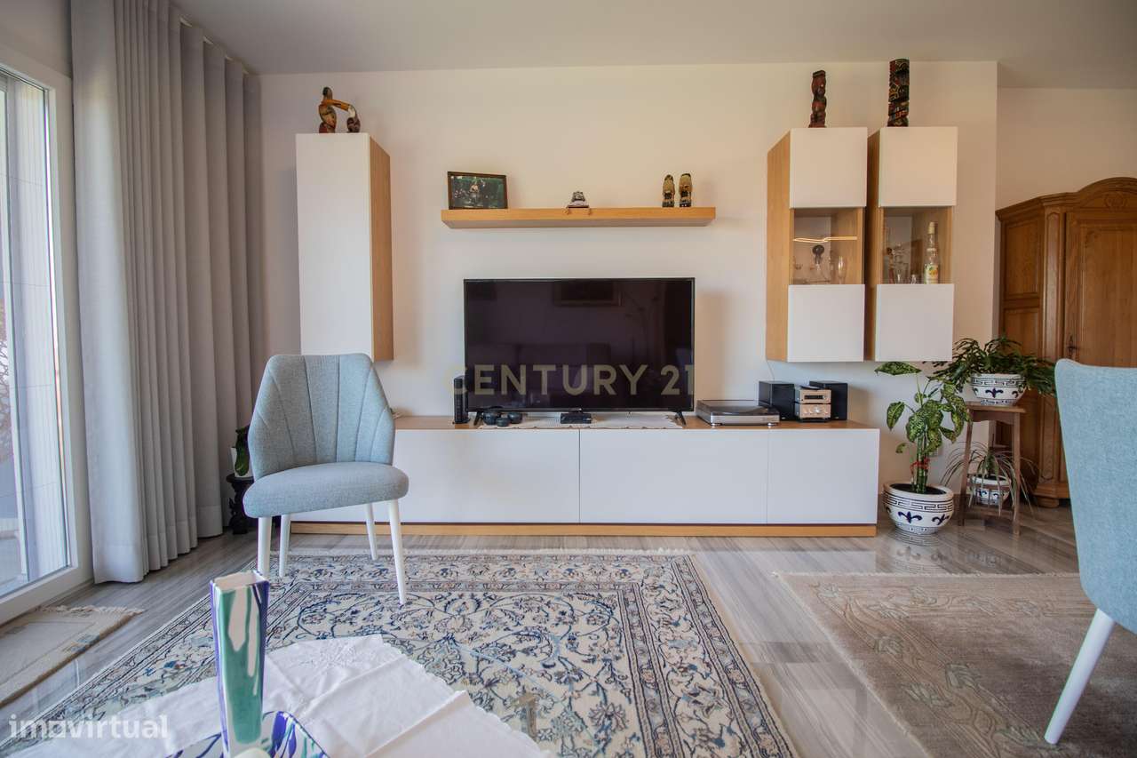 T3 de 2022 com elevador, garagem e duas enormes varandas - Grande imagem: 5/47