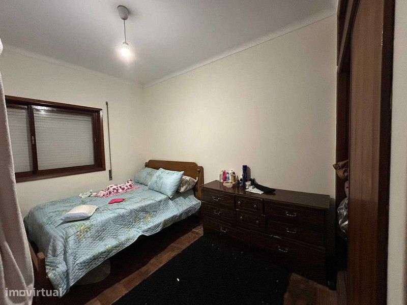 Casa tipo T3, com Lugar de estacionamento e pequeno pátio - Grande imagem: 4/7