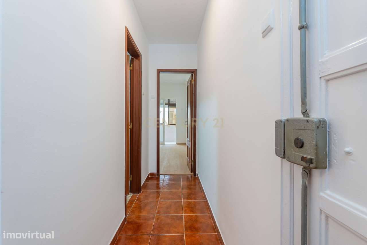 Maravilhoso T1 Remodelado | Moscavide | Excelente Exposição Solar-19