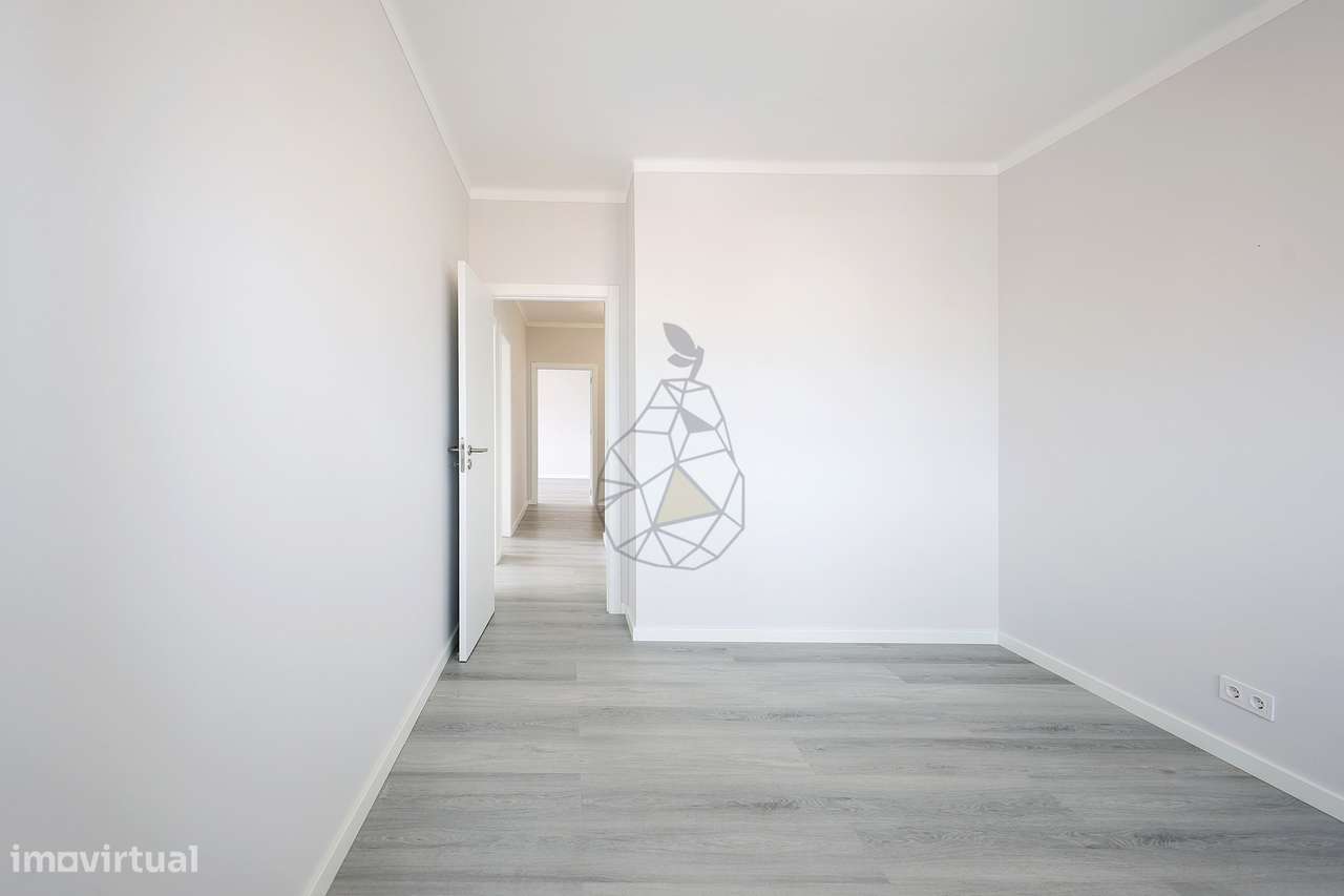 T3 central totalmente remodelado, com 2 casas de banho em Portimão-35