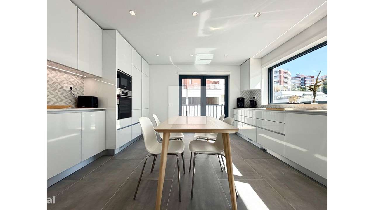 Moradia T4 Nova e Completa-11