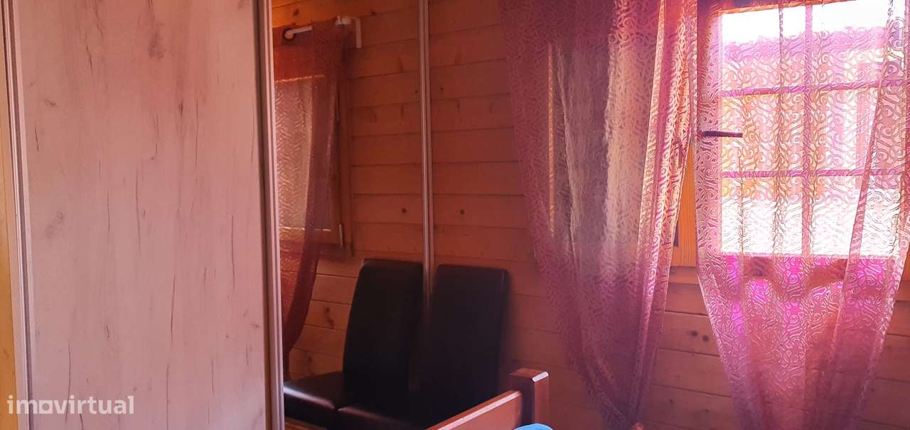 Lindíssima Moradia em Madeira inserida num terreno de 540m2 garagem-8