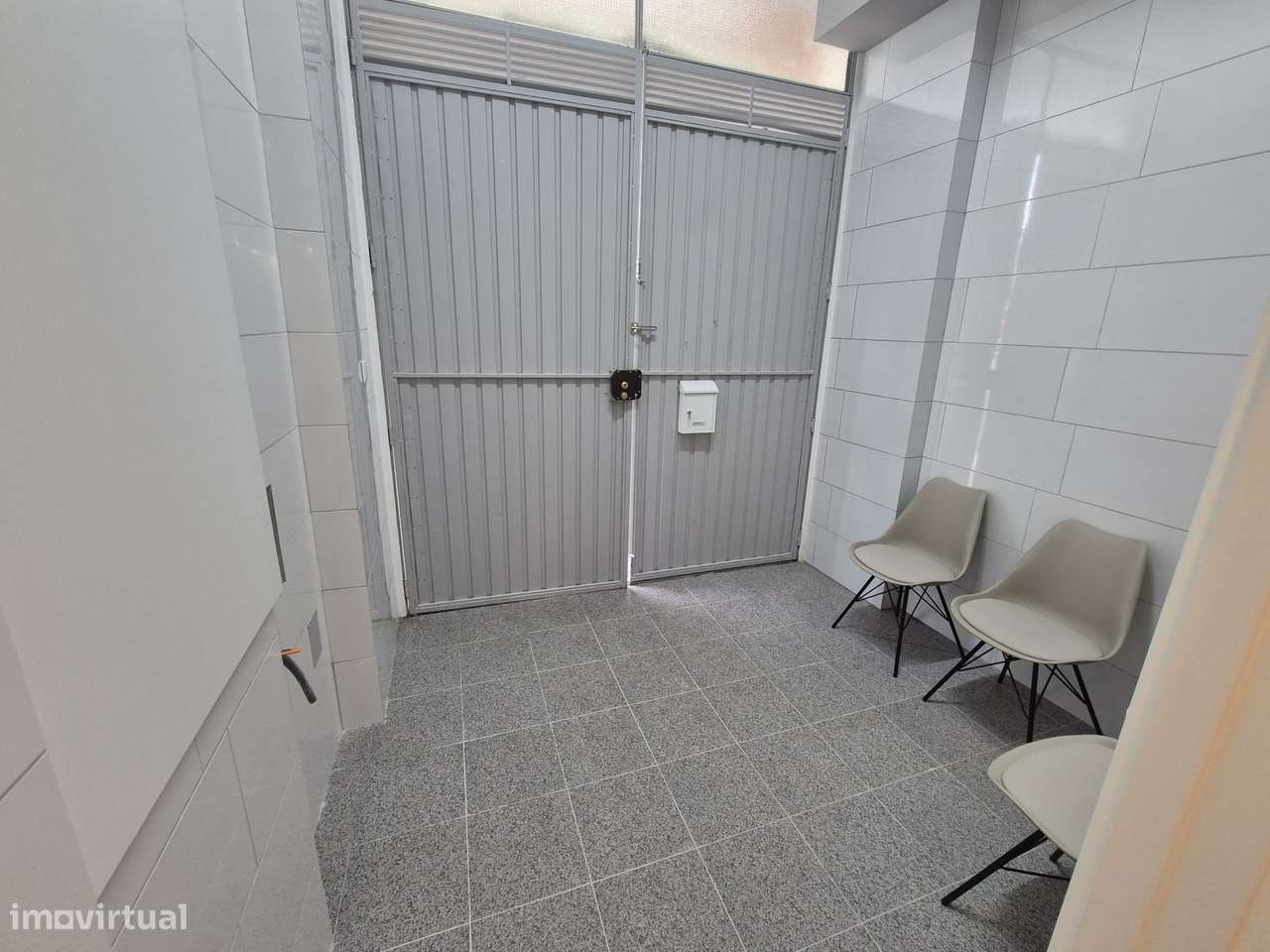 GARAGEM / ARMAZÉM, com escritório e WC - Grande imagem: 3/9