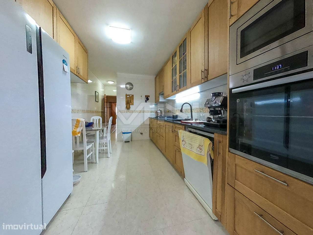 Apartamento T3 c/ Suite e garagem para dois carros-9