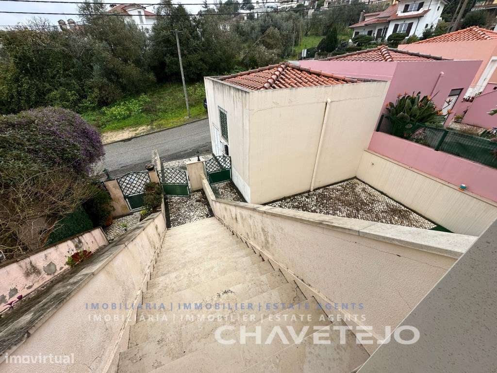 Duplex com 2 garagens e pátio com churrasqueira a poucos minutos da...-18