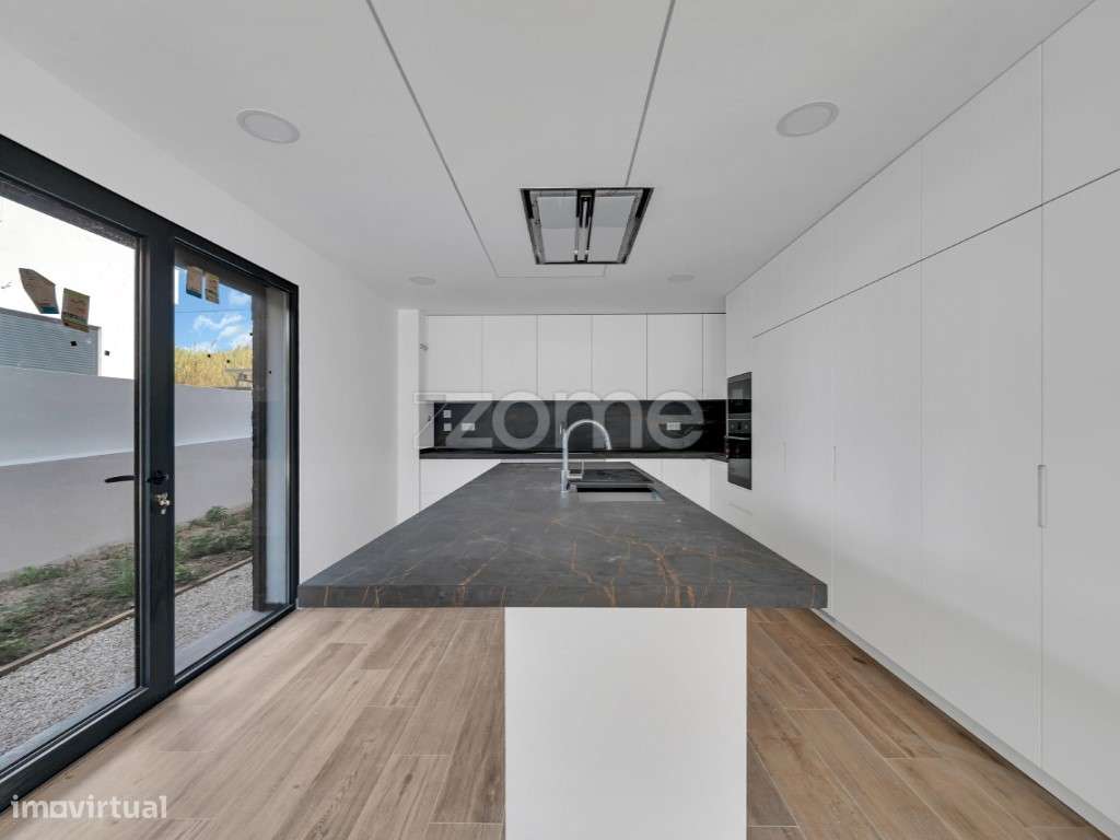 Moradia T6 Famões-9