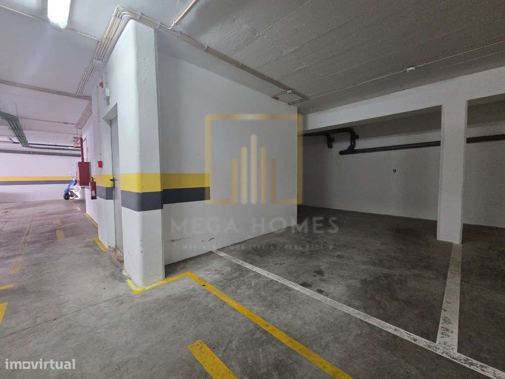 T3 amplo, seminovo, com lugar de estacionamento, em Cerro Ruivo, Po...-29