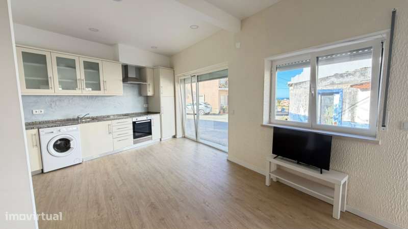 Moradia T2 Remodelada com Vista Mar Próxima das Praias na Lourinhã-4
