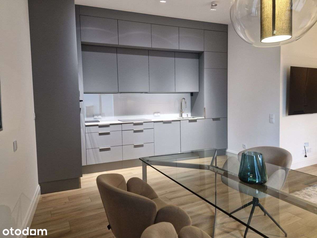 Przestronny Apartament w sercu Gdyni na 2 piętrze-3