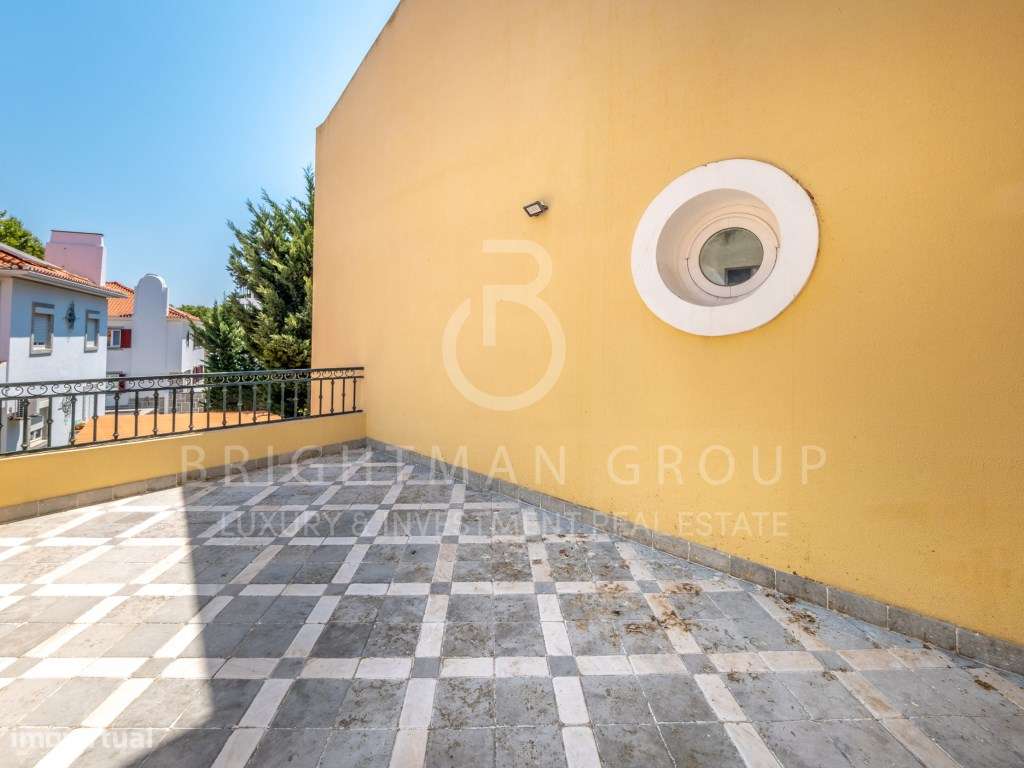 Moradia T5 com piscina em zona histórica da Parede-23