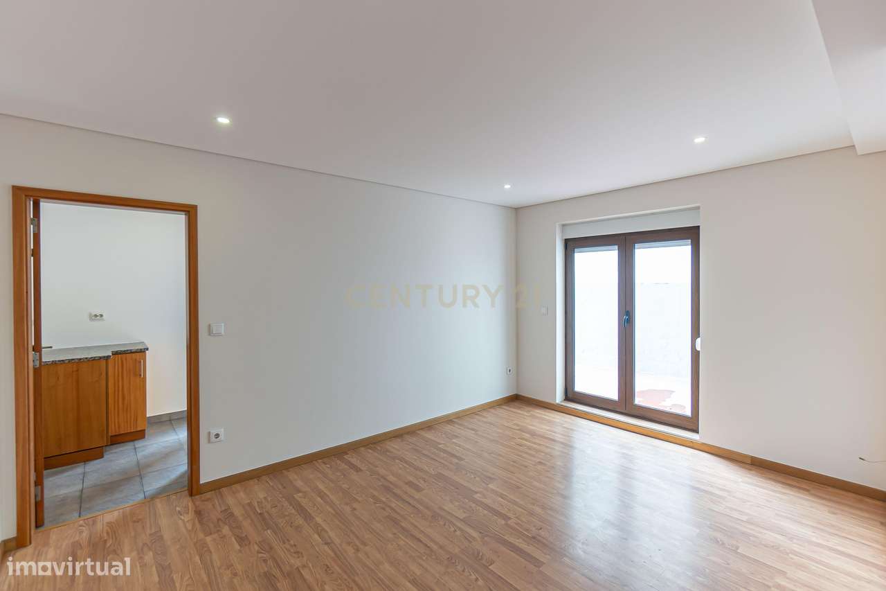 Apartamento T3 com terraço em frente ao metro da Casa da Música - Grande imagem: 3/30