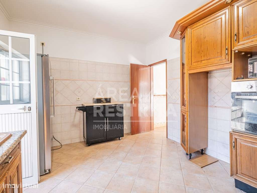 Moradia Geminada T3 com Garagem, Excelentes Áreas e Localização Pri...-43