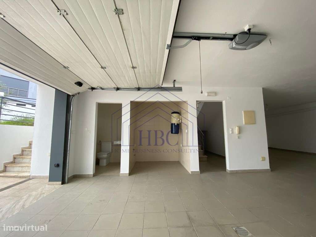 Moradia T5 Moderna e Remodelada no Feijó - Espaço, Conforto e Exclu...-59