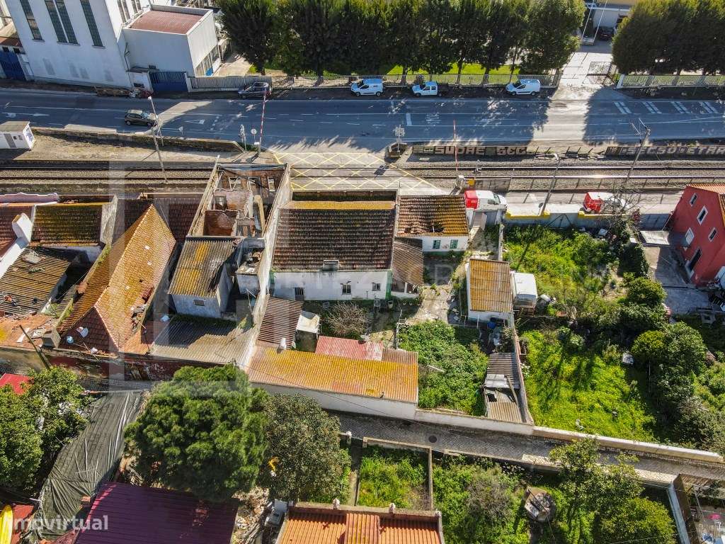 Casa com anexos e garagem - Potencial de investimento-6