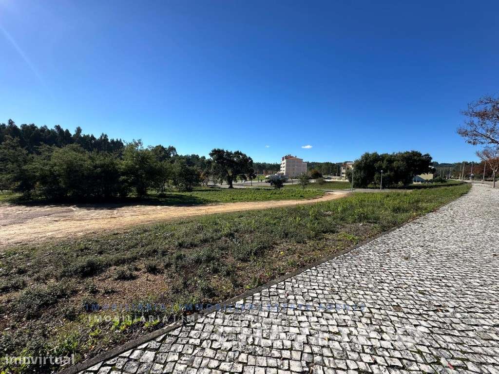Lote de terreno situado na vila de Ferreira do Zêzere. - Grande imagem: 2/6