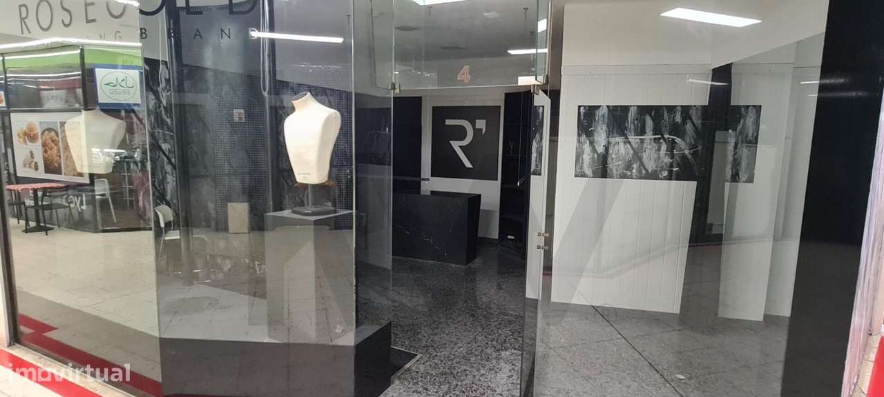 Investidores! Escritório arrendado. Yeld de 9% brutos! Renda: 590 euro - Grande imagem: 2/21