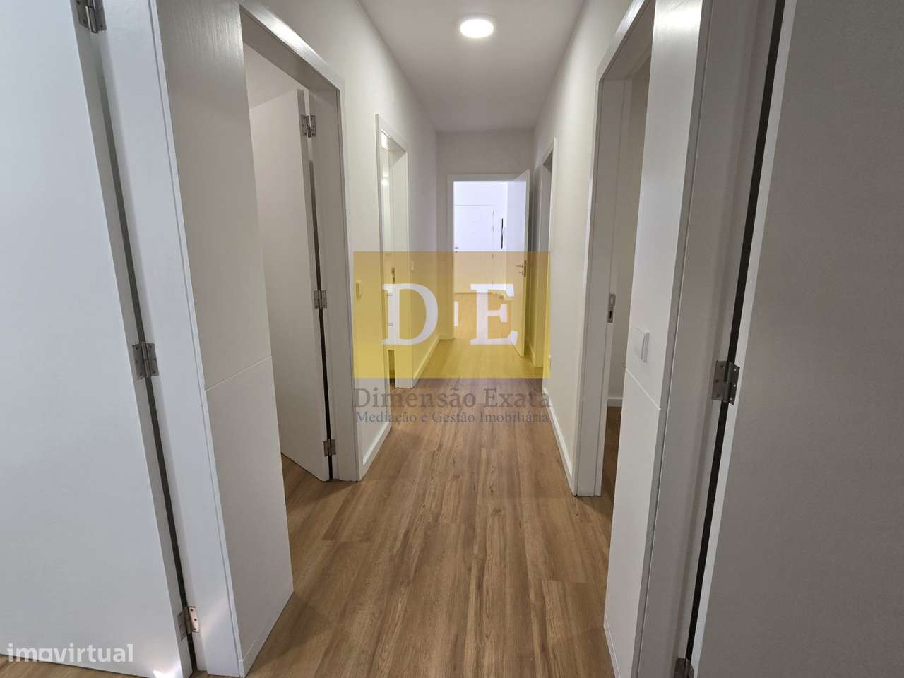 Apartamento T4 em Zona Central da Sª da Hora Junto à Estação do M-7