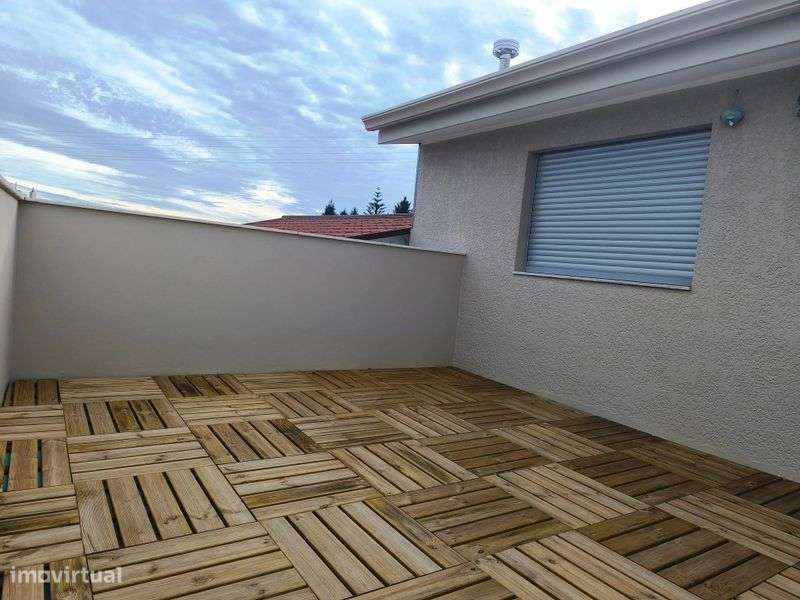 Moradia T3 com terraço e logradouro nos Carvalhos, Vila Nova de Gaia - Grande imagem: 4/12