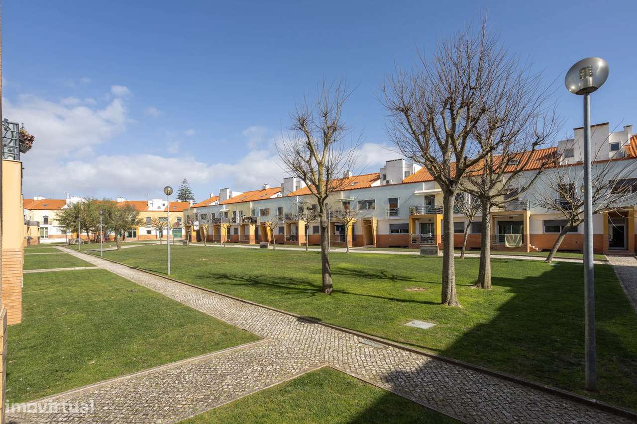 T2 c/parqueamento e arrecadação em Condomínio Privado - Alhos Vedros-34