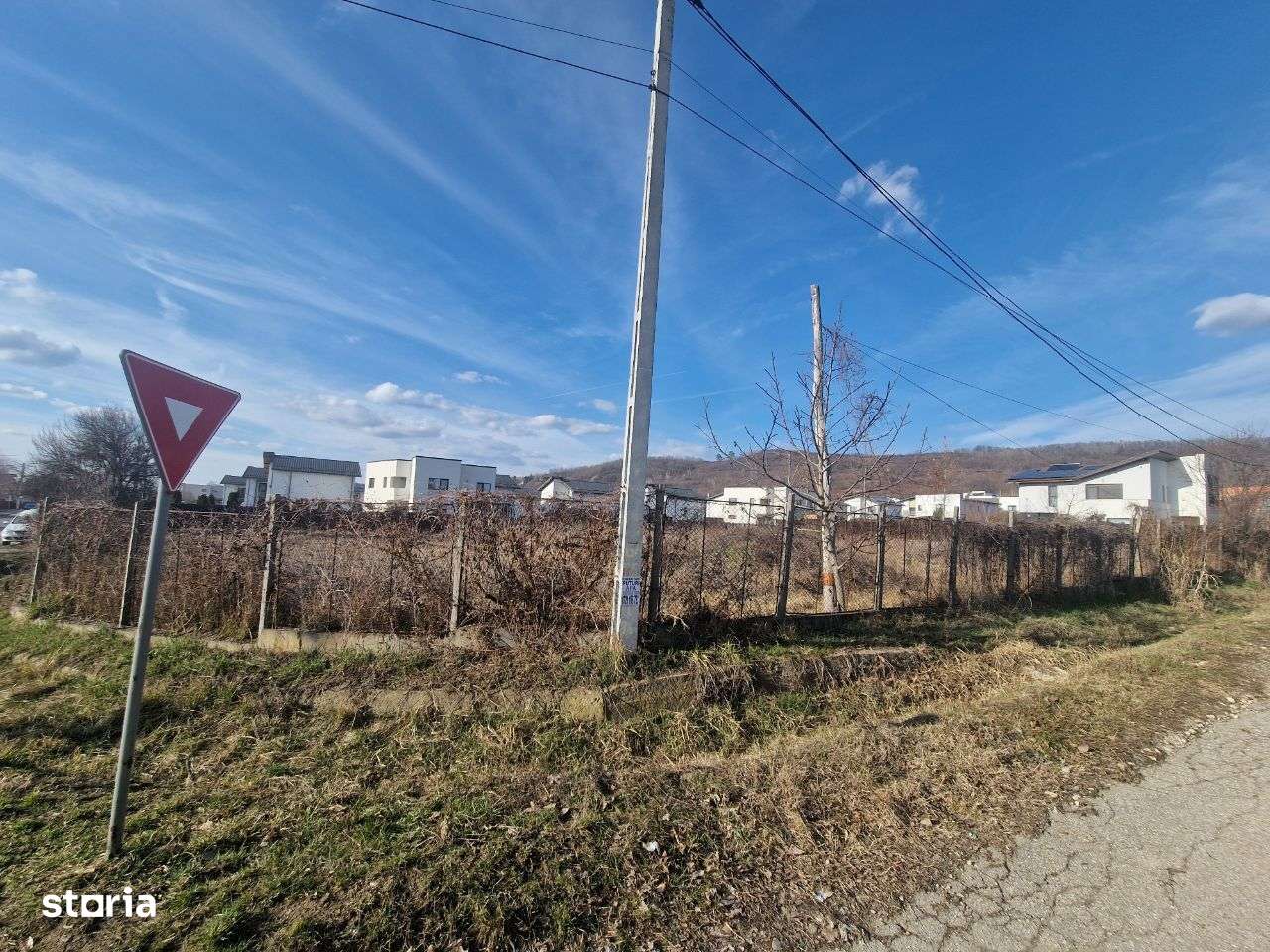 Teren Stefanesti stradal Coasta Campului | Deschidere 2 strazi | - Imagine principală: 4/4