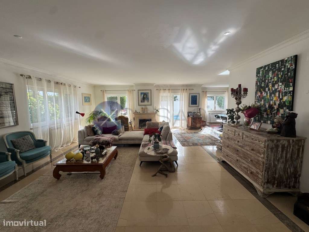 single-family residential building, with a T6 layout, comprising gr...-12