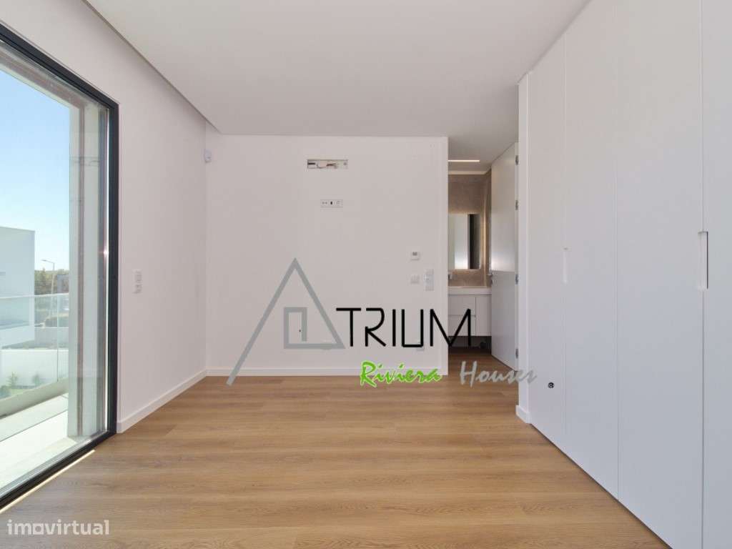 Moradia T4+1 Isolada com piscina e jardim nova-35