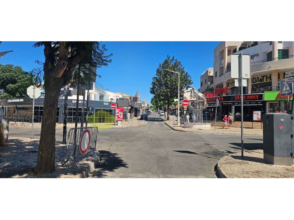 Excelente apartamento localizado, num 1º andar, na famosa Avenida D...-29