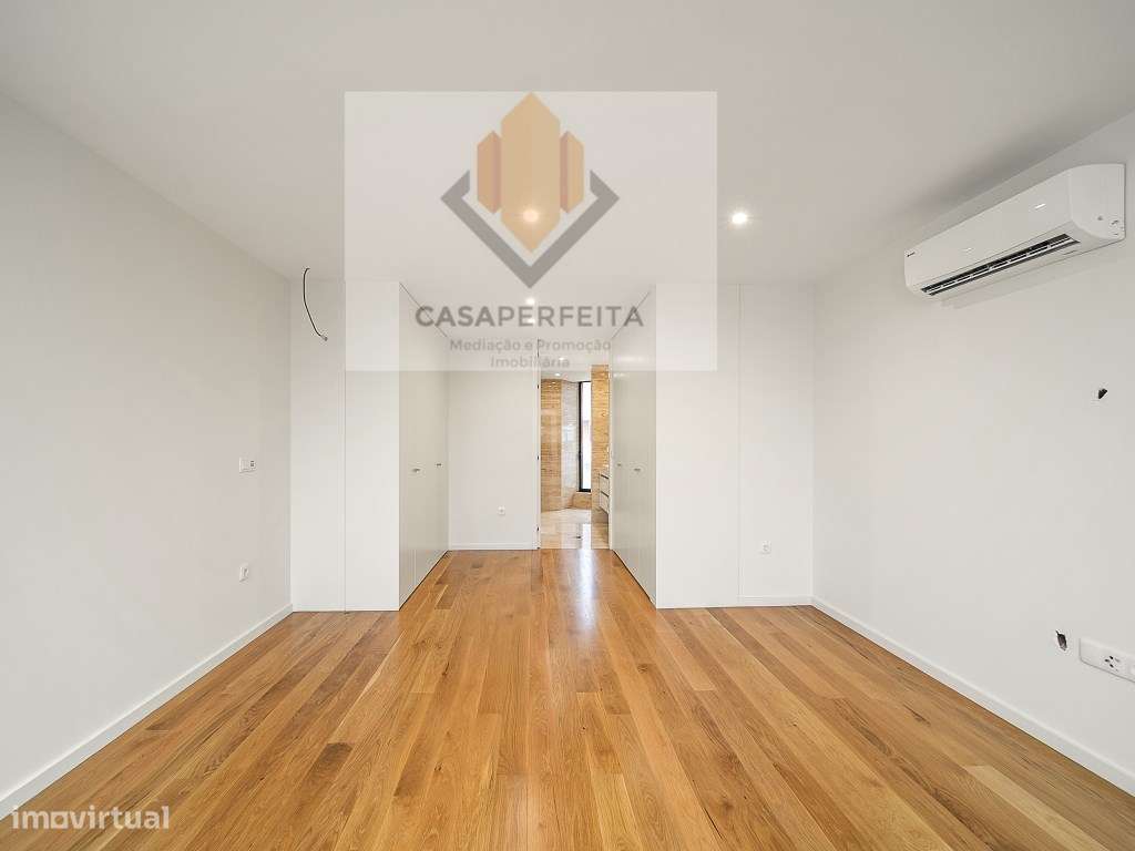 Luxuosa Moradia T4 a 150 metros da Praia - Madalena-40