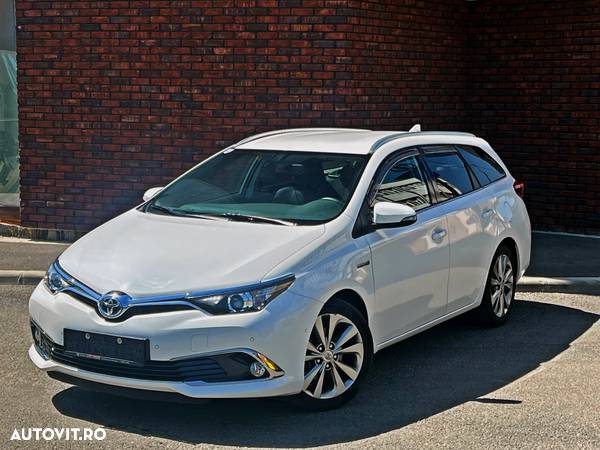 Toyota Auris 1.8 L VVT-i HSD Luna - 2