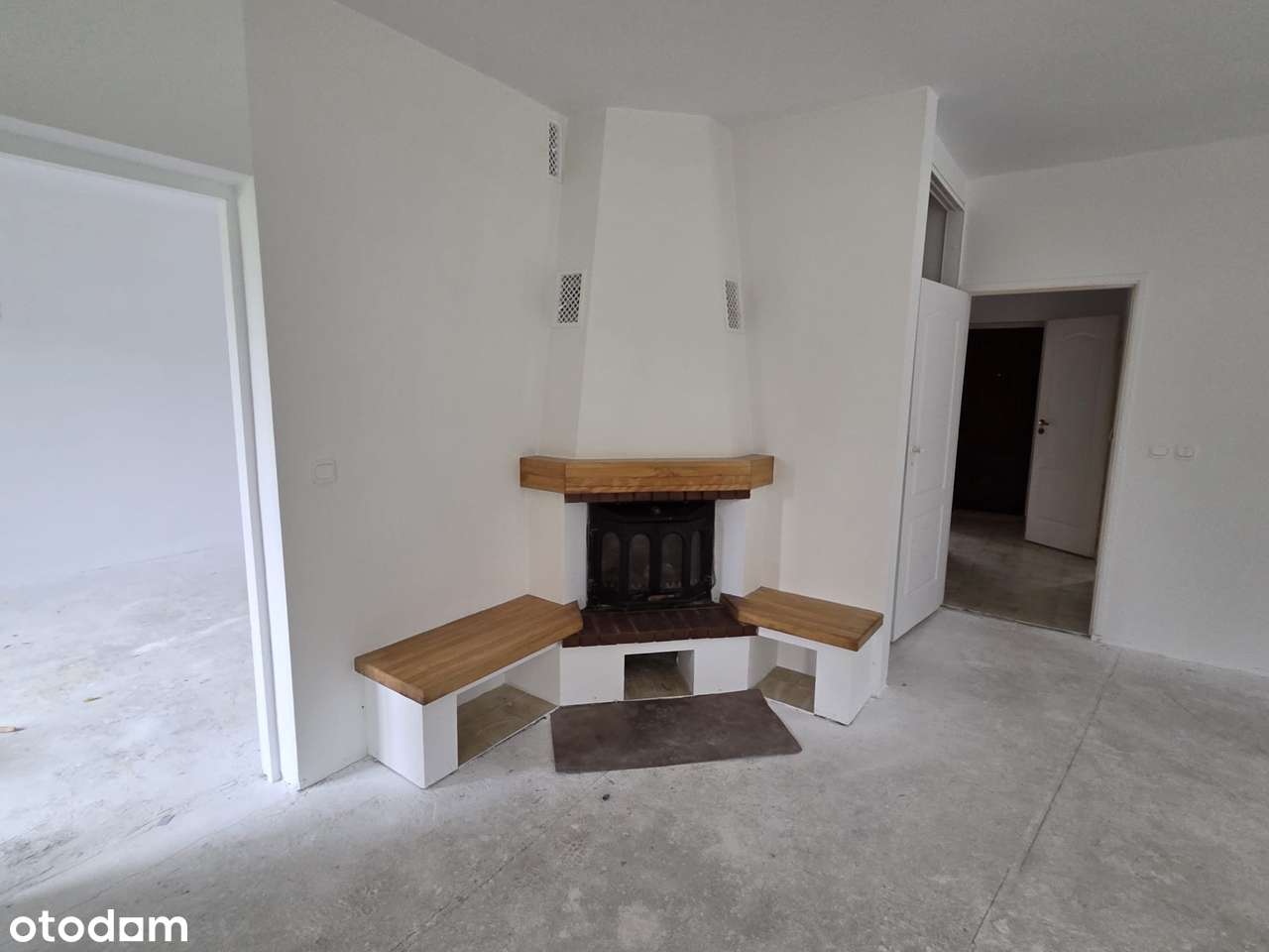 Na sprzedaż dom wolnostojący wraz z budynkiem gospodarczym.-4