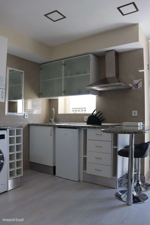 T0 Kit Porto à Praça da República  Mobilado e Equipado Metro Trindade - Grande imagem: 5/34